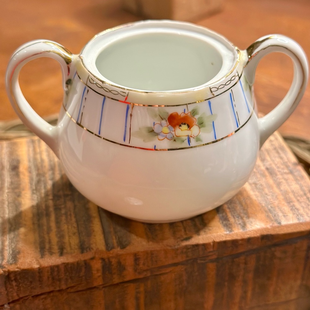 Vintage Rising Sun Nippon Floral Porcelain Small Sugar Bowl with Gold Accents - Picture 4 of 16